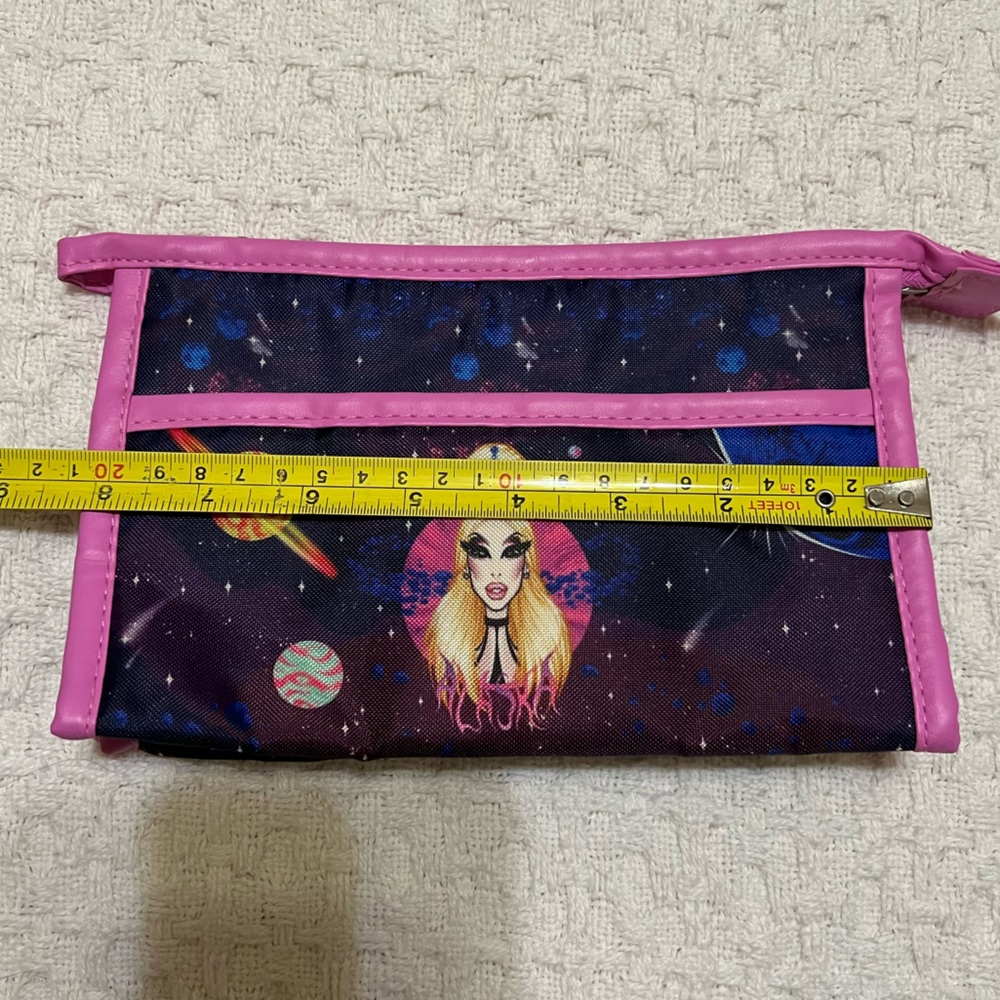 Alaska 5000 RuPaul’s Drag Race makeup zip bag - Picture 5 of 9